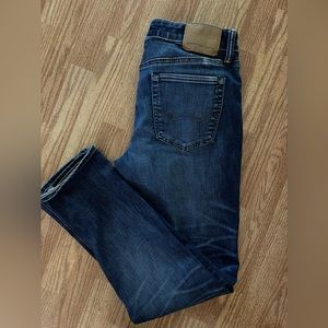 AE mens slim blue jeans. Size 33x32.